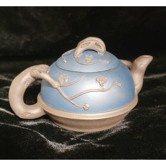 Vintage Yixing Zisha Clay Tea Pot - Picture 2 of 16